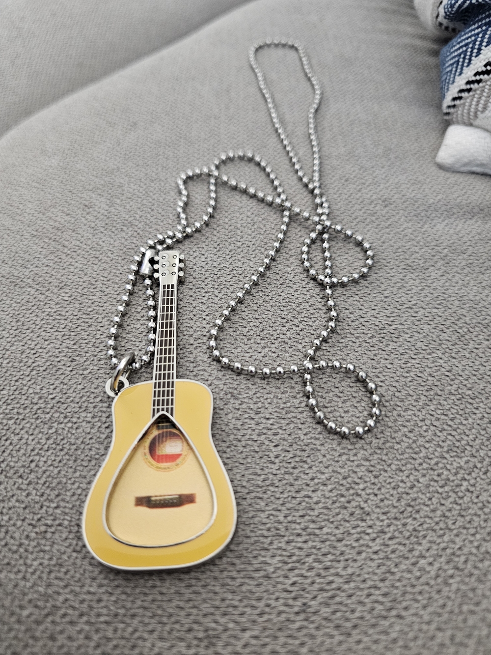 PickWorld Acoustic Guitar Pick Holder Necklace